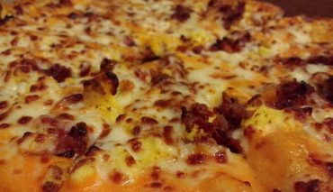 casey's breakfast pizza
